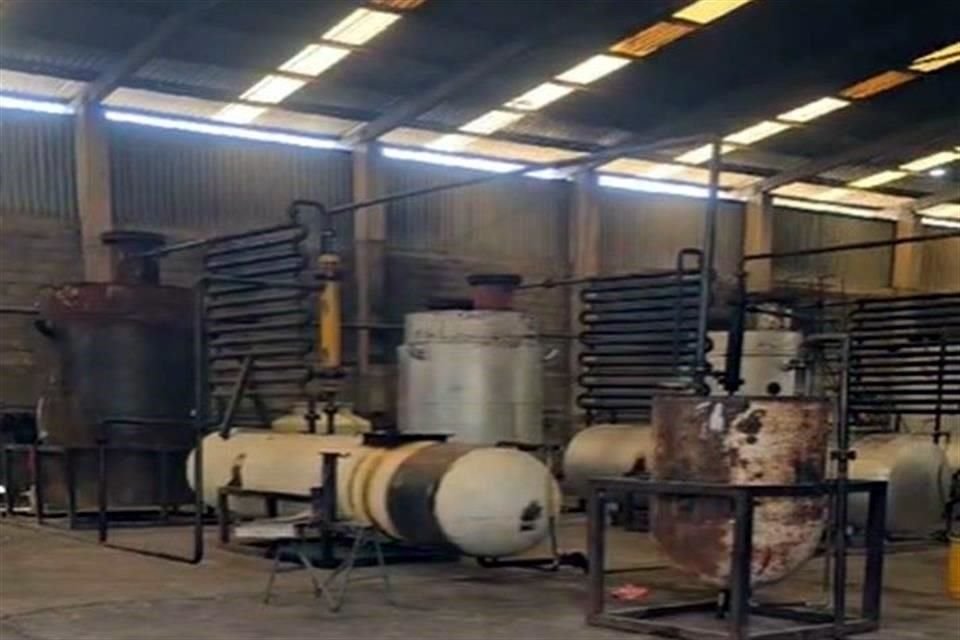 Bodega ubicada cerca de Guadalajara donde se aseguraron 120 mil litros de combustible.