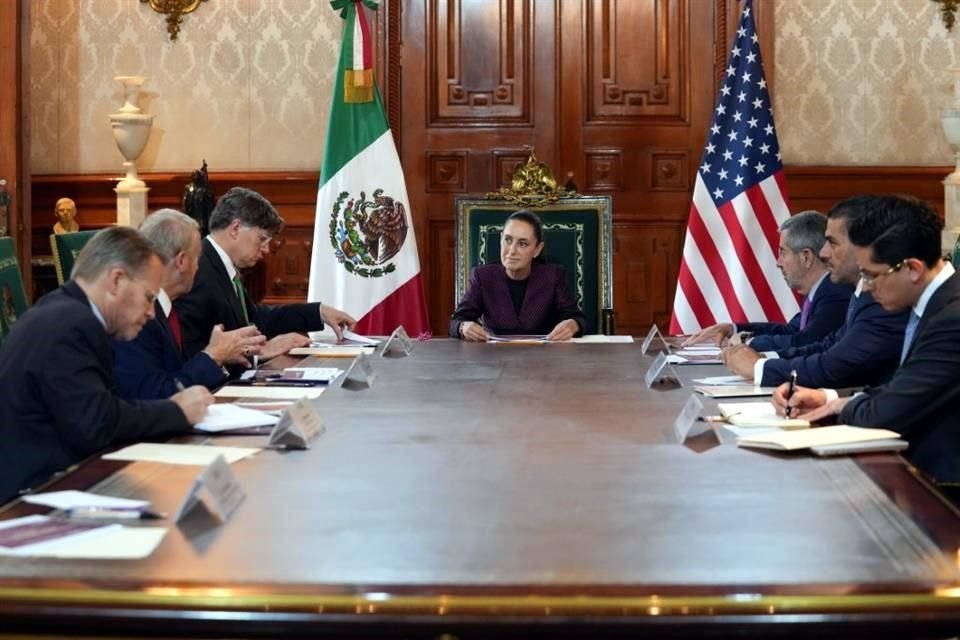 En el encuentro también estuvieron el Embajador de EU en México y el Canciller mexicano.