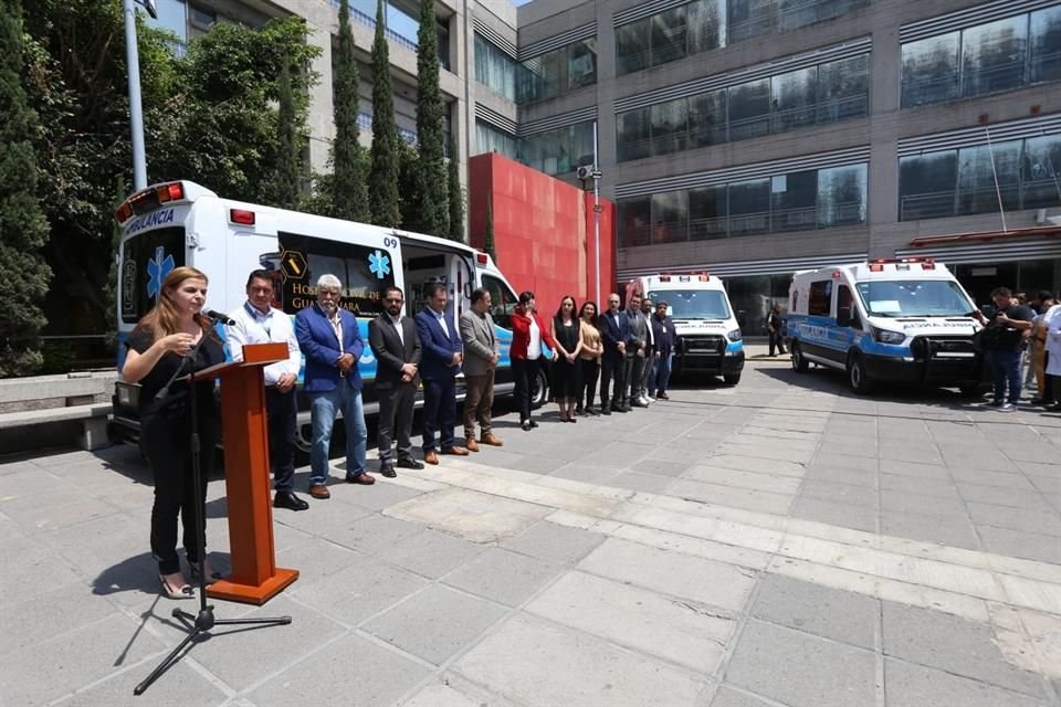 Tres ambulancias fueron entregadas a los Hospitales Civiles de Guadalajara.