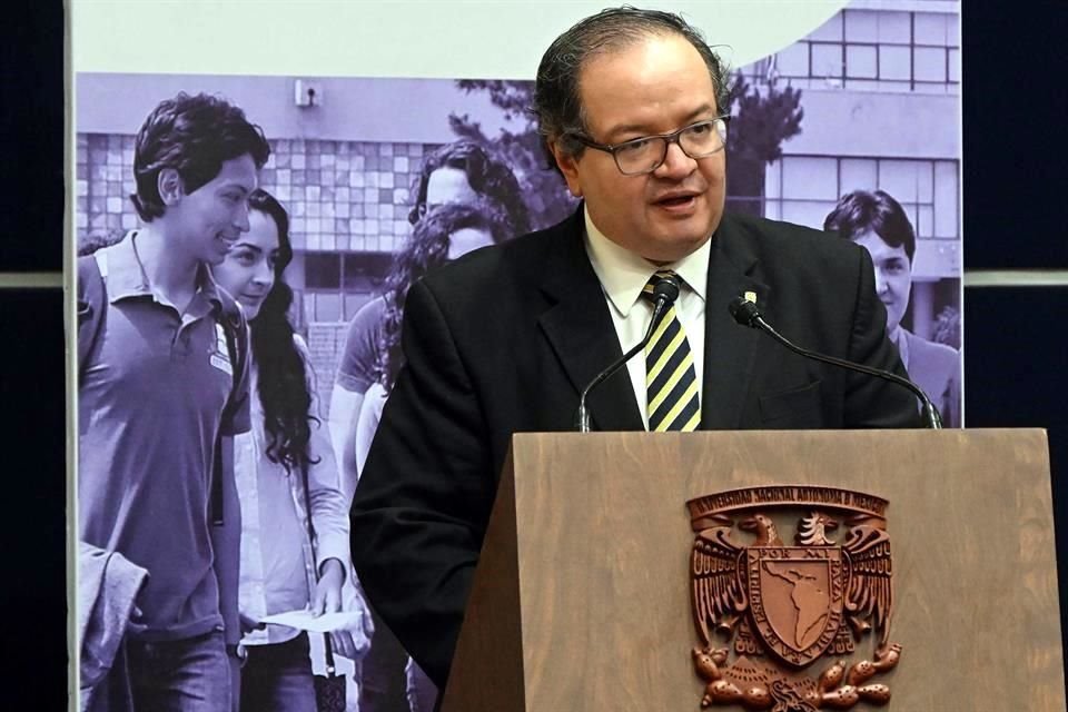 El Rector de la UNAM, Leonardo Lomelí, reconoció que la Universidad no puede estar ajena al autoritarismo y la xenofobia.
