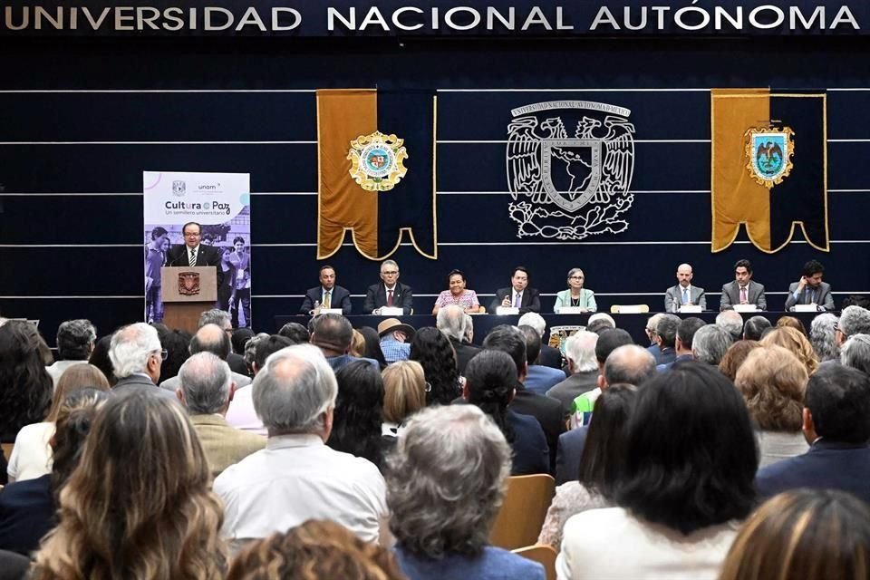 A la presentación del programa Cultura de Paz de la UNAM, acudieron funcionarios públicos y ex Rectores.