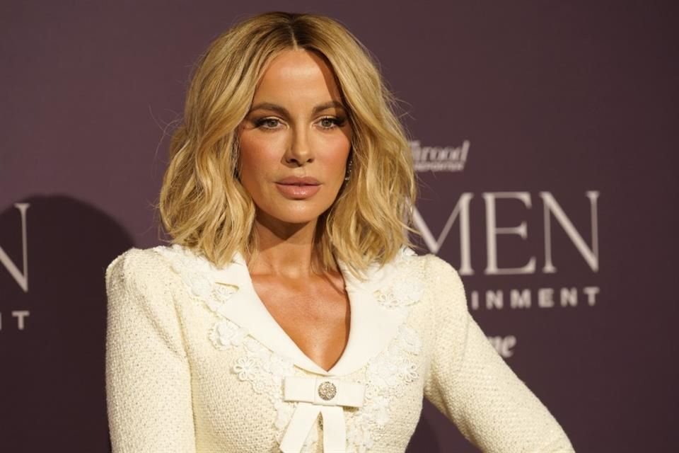 Beckinsale alega además que, pese a sus quejas, los productores 'siguieron adelante de forma imprudente e intencionada con condiciones de rodaje inseguras'.