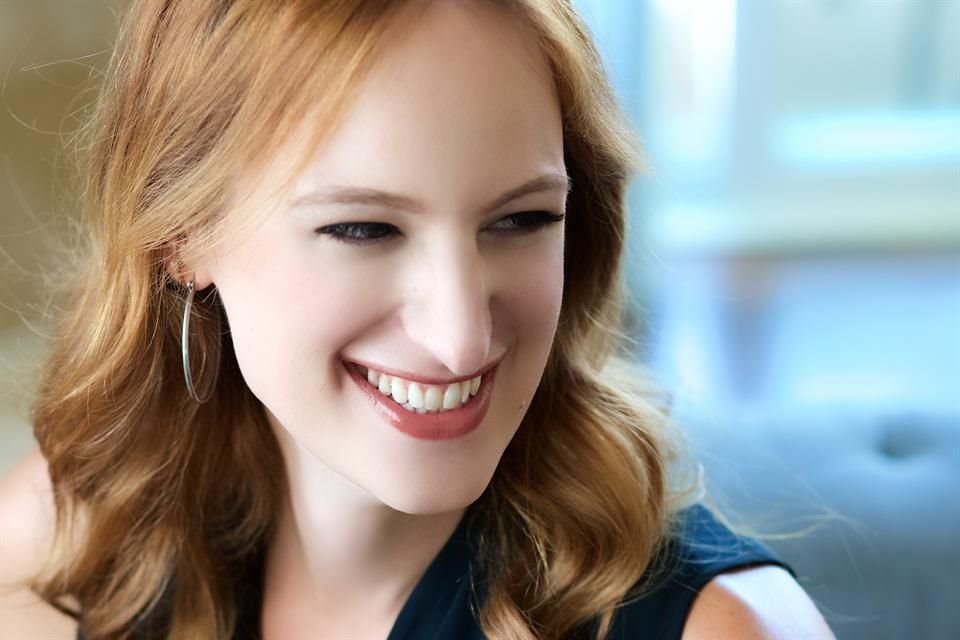 Richards, quien también tiene créditos en series como Better Things y Clarice, compartió una foto de su pie golpeado, donde supuestamente impactaron las balas de goma.