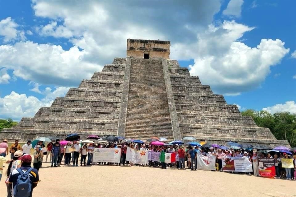 Desde las 8 de la mañana, los docentes tomaron los accesos de las zonas turísticas en el marco de la jornada por la abrogación de la Ley del ISSSTE del 2007.