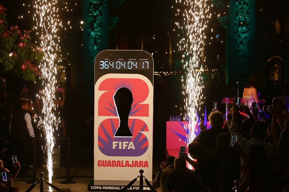 En el Centro de Zapopan se develó el reloj que indicará el tiempo de espera para el Mundial que se inaugurará el 11 de junio del 2026.