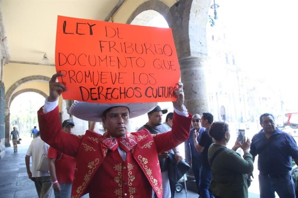 Após reclamações de artistas urbanos sobre maus-tratos por parte de fiscais da GDL, a Prefeitura anunciou que eles receberão licenças na próxima semana.