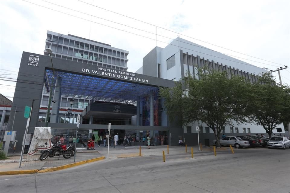 Pacientes de hemodiálisis del Hospital Regional del ISSSTE reportan atrasos en el servicio.