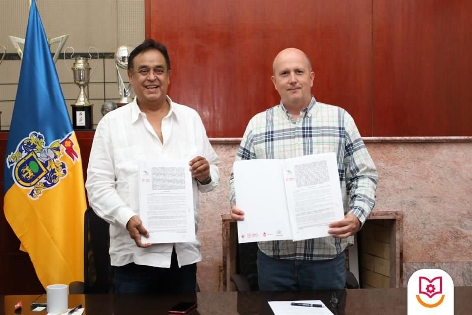 Salvador Cosío, del Instituto de Formación para el Trabajo, y Augusto Valencia, del Centro de Estudios Científicos y Tecnológicos, firmaron convenio de colaboración.