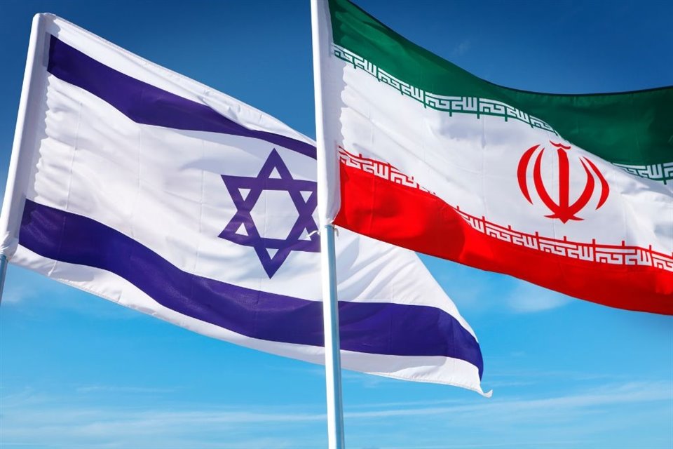 Funcionarios de EU dijeron que Israel estaría preparando un ataque contra Irán, al tiempo que Teherán advirtió que habría consecuencias.