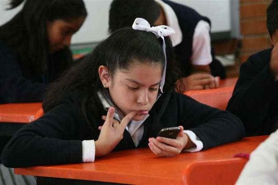 Zapopan comenzará a sensibilizar el uso de redes sociales y celulares en escuelas, dijo Paulina Torres, Jefa de Gabinete de Zapopan.