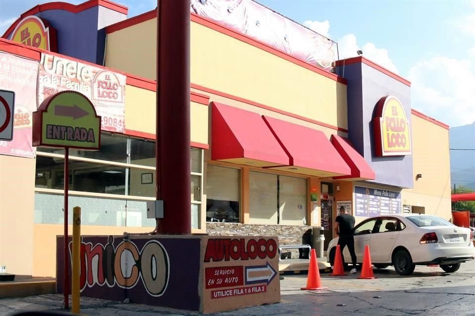 El atraco, del que no se había cuantificado el monto, se cometió alrededor de las 15:00 horas en el negocio ubicado en la lateral de la mencionada avenida.