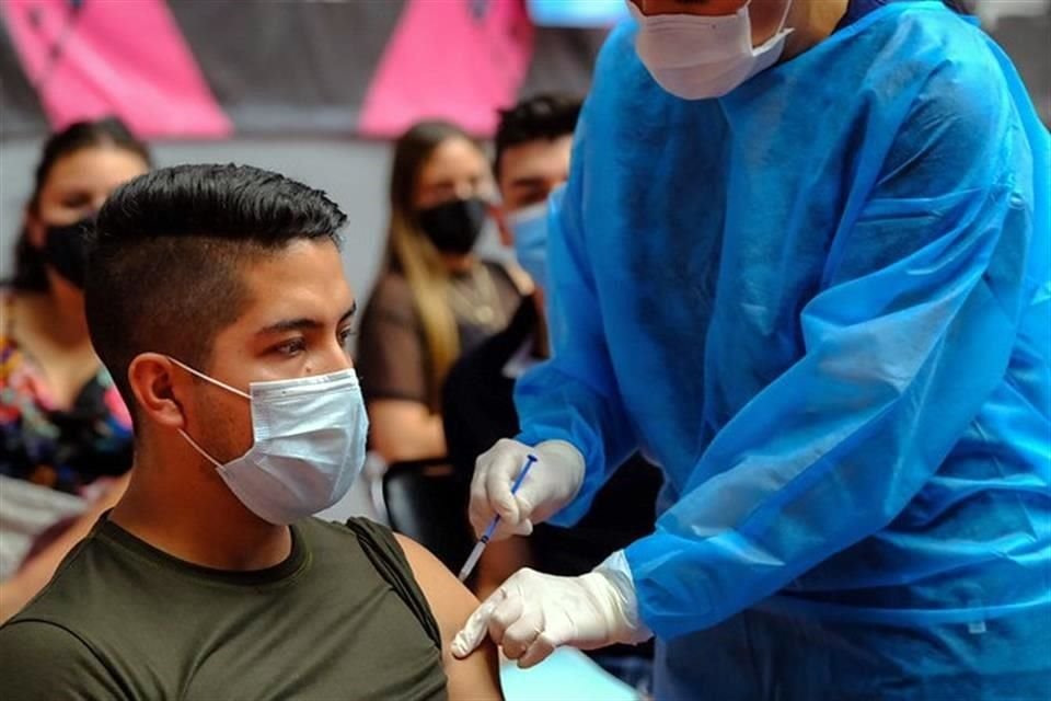 Se aplicaron 4 mil 582 vacunas anticovid en Tlajomulco, de las cuales, mil 200 fueron para jóvenes de 18 a 29 años.