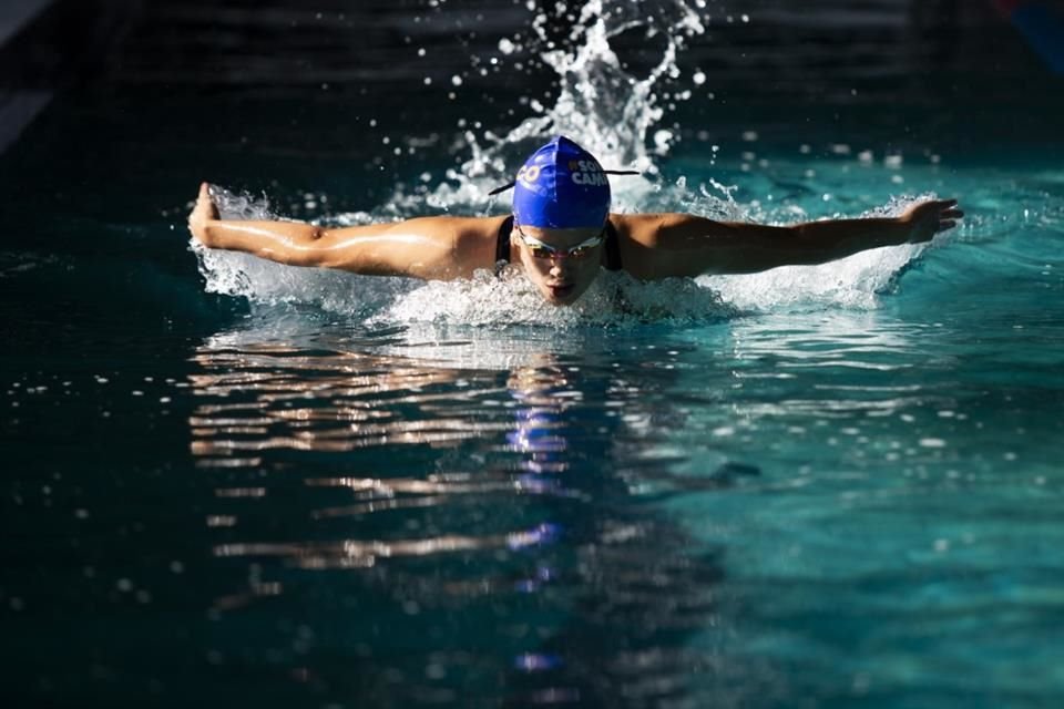 'Empecé a nadar porque mis papás querían que aprendiéramos supervivencia en el agua'.