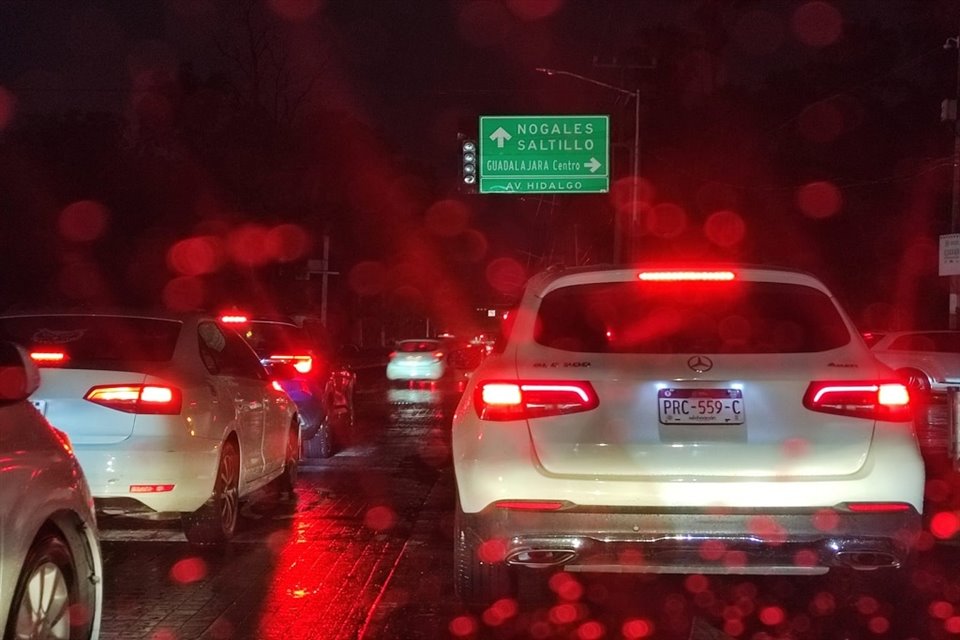 La tormenta dejó sin luz varias zonas, como en Chapultepec e Hidalgo.