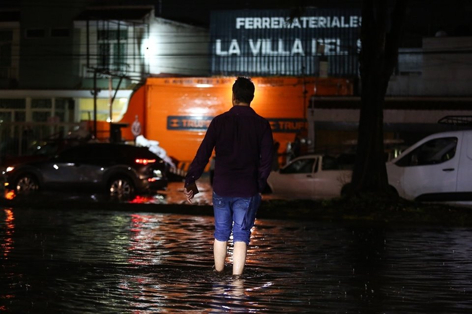 Poco antes de las 19:00 horas se desató una fuerte tormenta en gran parte de la ZMG, principalmente en el municipio de Zapopan. 