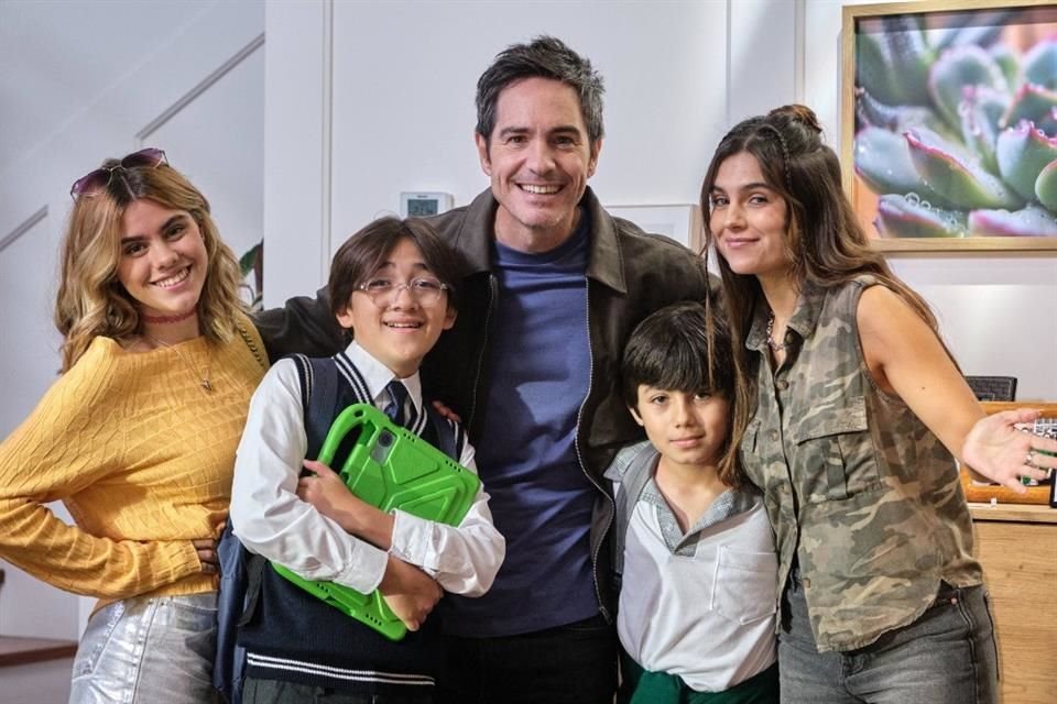 Ochmann aseguró que la comedia también busca construir una nueva forma de ver la paternidad y el duelo.