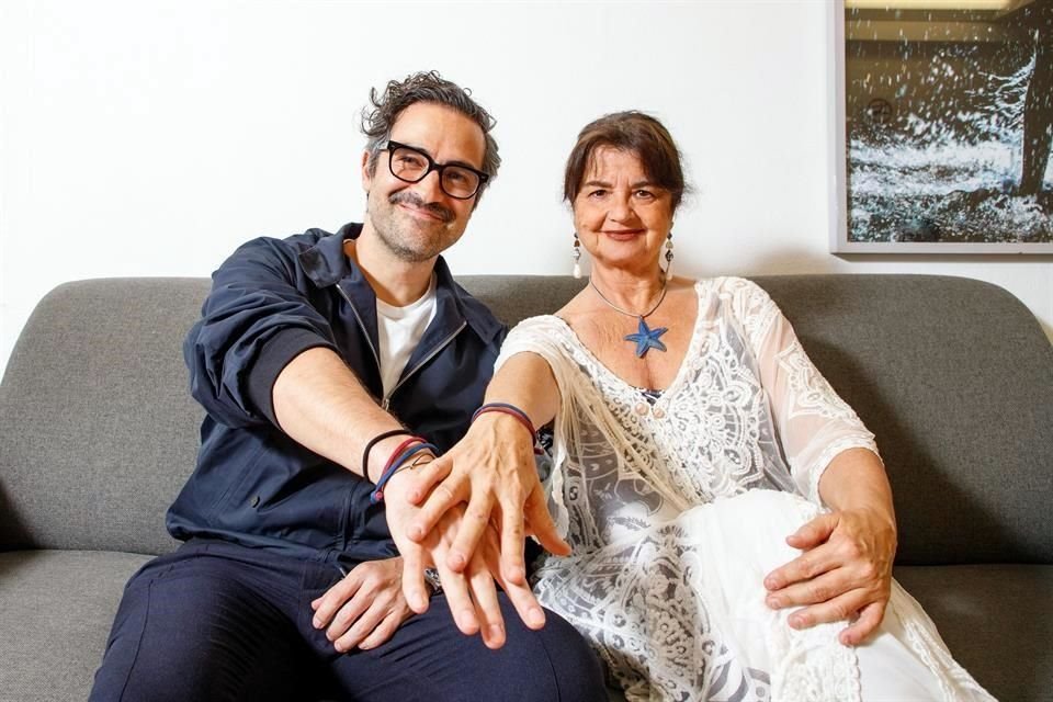 El actor Alfonso Herrera y Marta Segú, directora general de la fundación F.C. Barcelona.