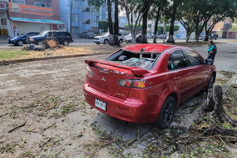 En Zapopan se reportó la afectación de, al menos, 10 vehículos.