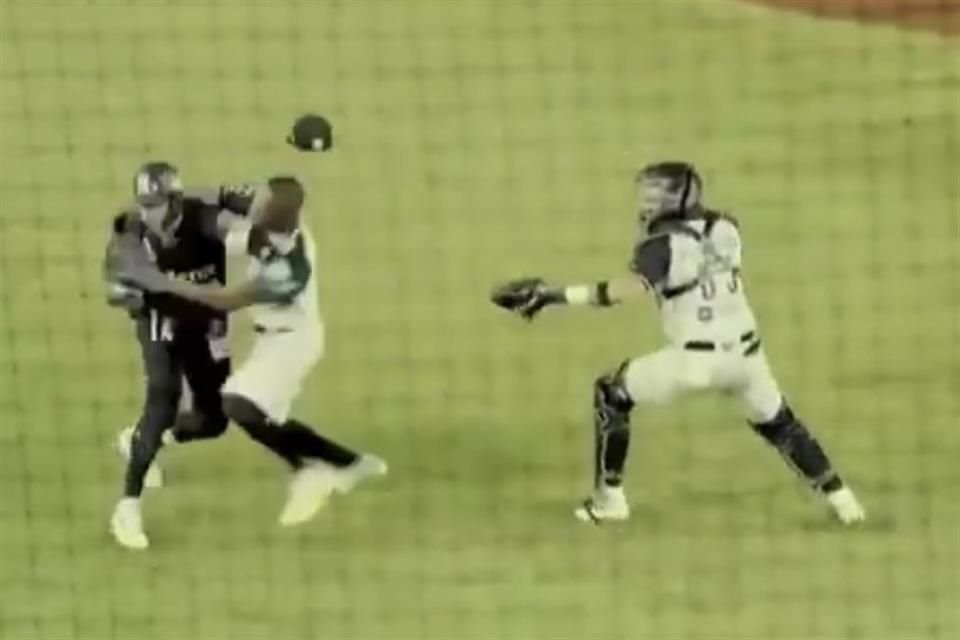 Christian Villanueva y Radhamés Liz tuvieron un altercado durante el partido del miércoles entre los Rieleros de Aguascalientes y los Guerreros de Oaxaca.