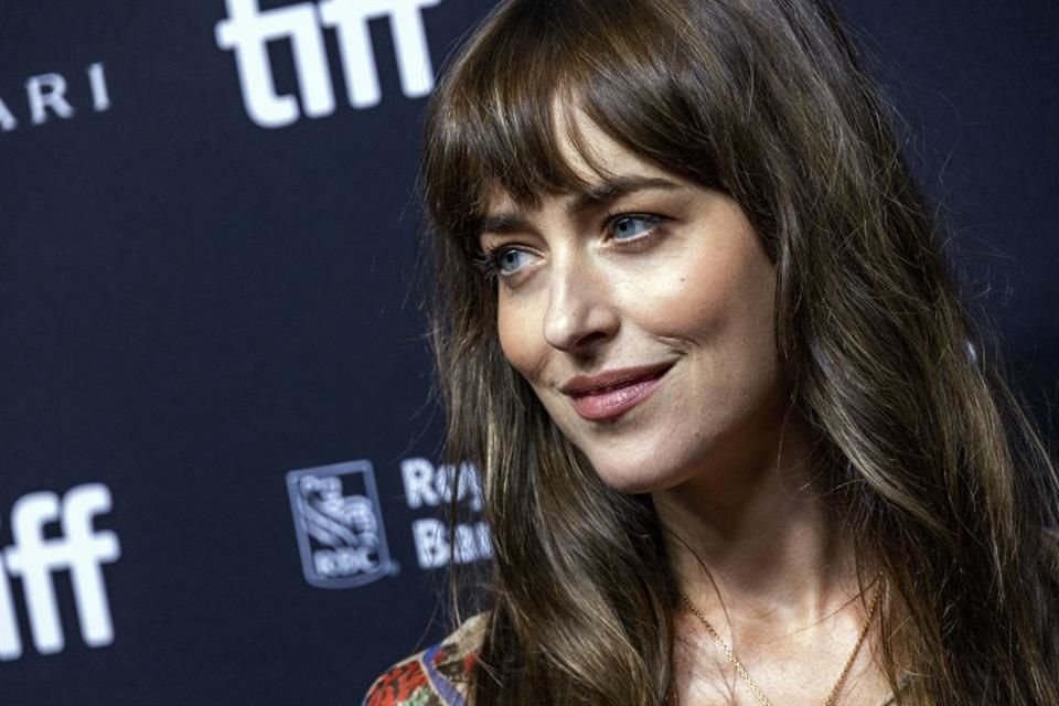 La protagonista de 'Cincuenta Sombras de Grey' fue cuestionada sobre por qué considera que Hollywood es tan resistente al riesgo.