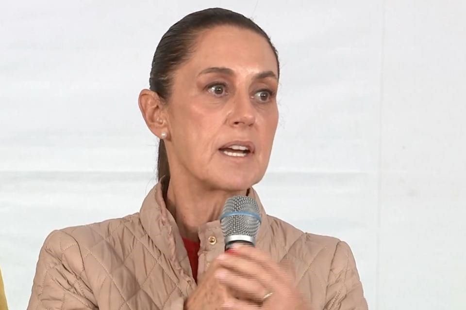 La atención 'de por vida', según la Presidenta, servirá para detectar padecimientos o referirlos a unidades médicas del IMSS, el ISSSTE o unidades de las secretarías de salud.