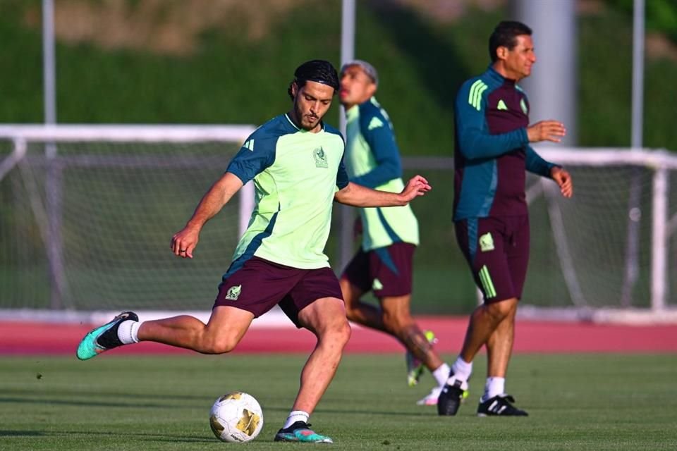 Raúl Jiménez se perfila para ser titular ante República Dominicana.