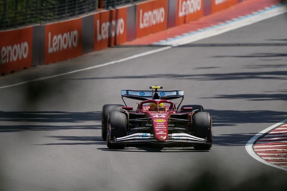 Lewis Hamilton en su Ferrari.