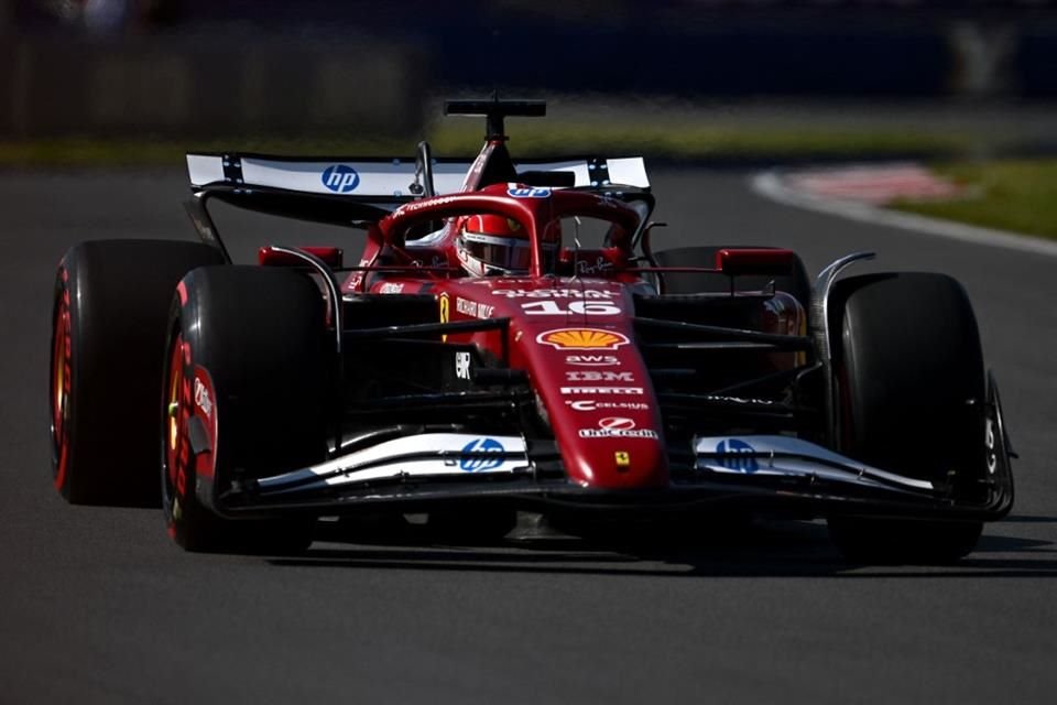 El Ferrari de Charles Leclerc en acción.