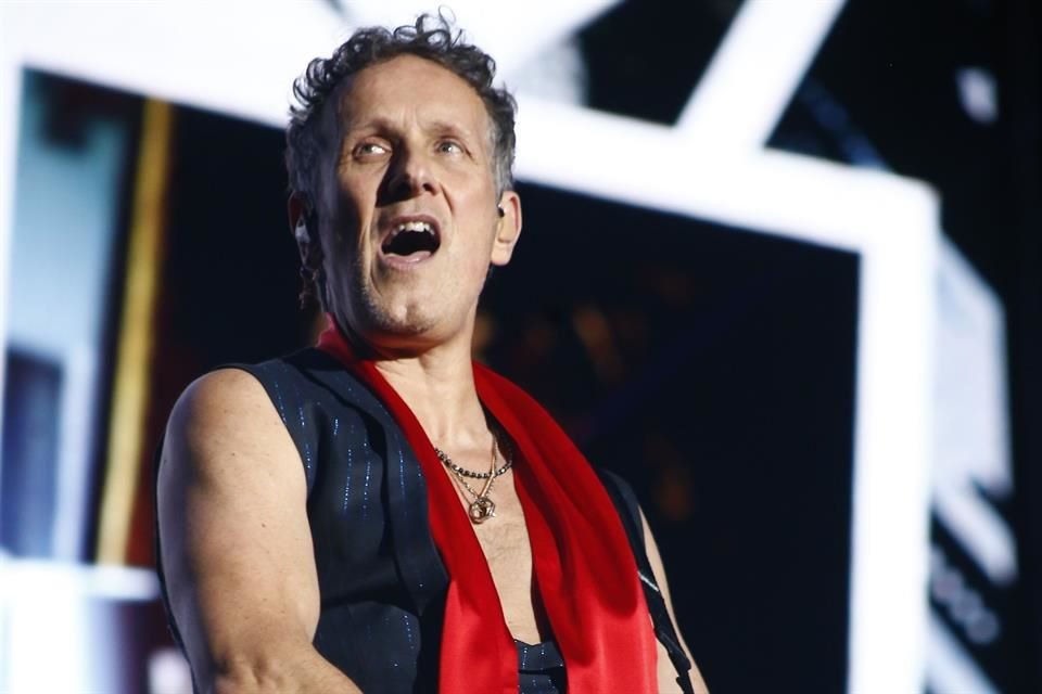 Vivian Campbell, guitarrista de Def Leppard, anuncia remisión total del linfoma tras un exitoso trasplante de médula ósea.