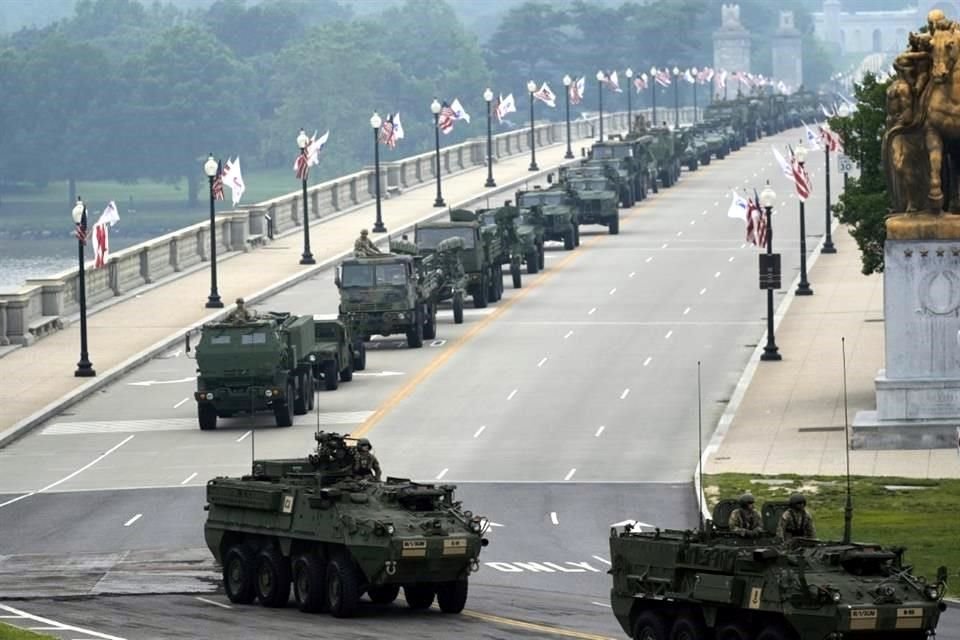 El desfile se agregó hace sólo unas semanas a los planes de celebración del aniversario del Ejército, y ha generado críticas por su costo de hasta 45 millones de dólares.