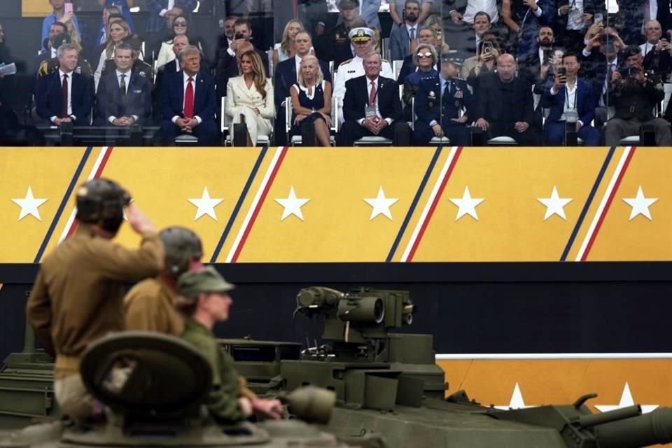 Es una procesión que Trump intentó realizar en su primer mandato después de ver un evento similar en París en 2017, pero los planes nunca se concretaron hasta este año.