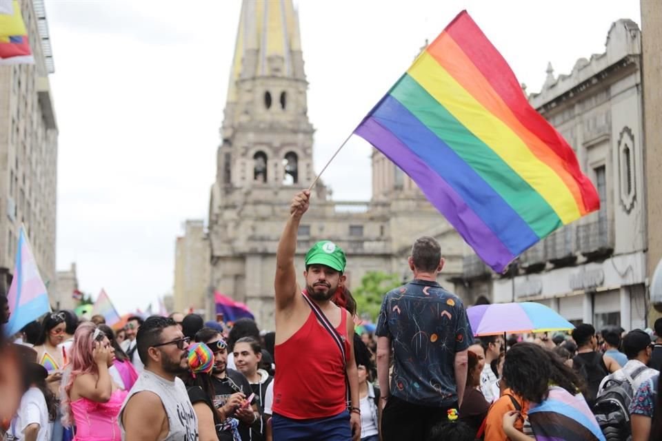 Asistentes a la marcha del Orgullo, que partió del centro de la ciudad hacia la Minerva.