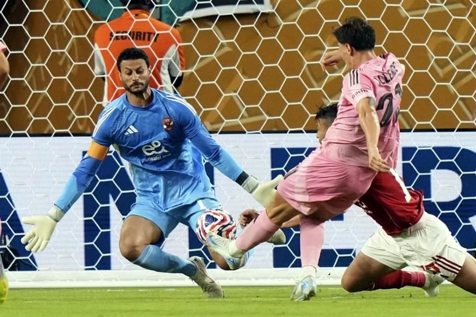 Mohamed El Shenawy tuvo un par de atajadas clave.