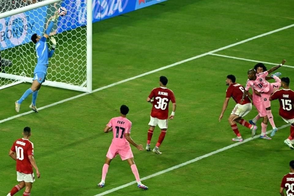 Mohamed El Shenawy se lució con su lance.