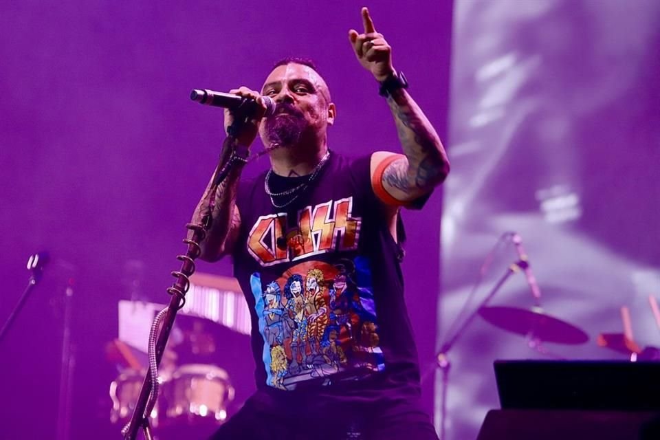 'Lamentamos informar que debido a un problema de salud por parte de Dr. Shenka, nuestro show de esta noche en la Feria de San Juan del Río tendrá que ser pospuesto', expresó la banda Panteón Rococó.