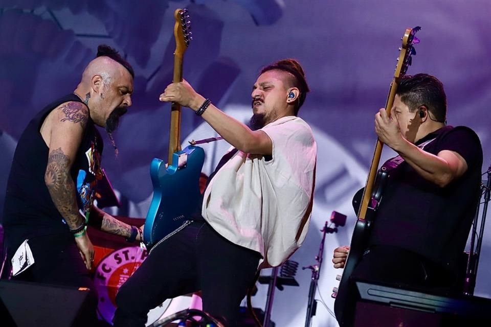 Luis Román Ibarra, mejor conocido como Dr. Shenka, vocalista de la banda Panteón Rococó, sufrió un preinfarto este sábado, horas antes de presentarse en concierto en Querétaro.