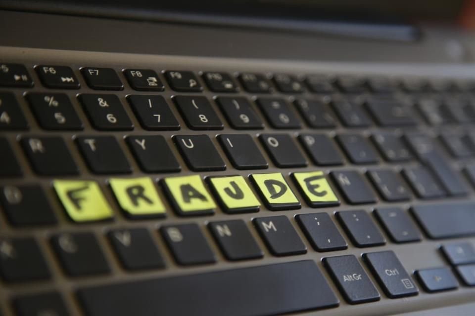 Con ello buscan captar la atención de los usuarios y obtener información personal a través de enlaces o archivos adjuntos ilícitos.