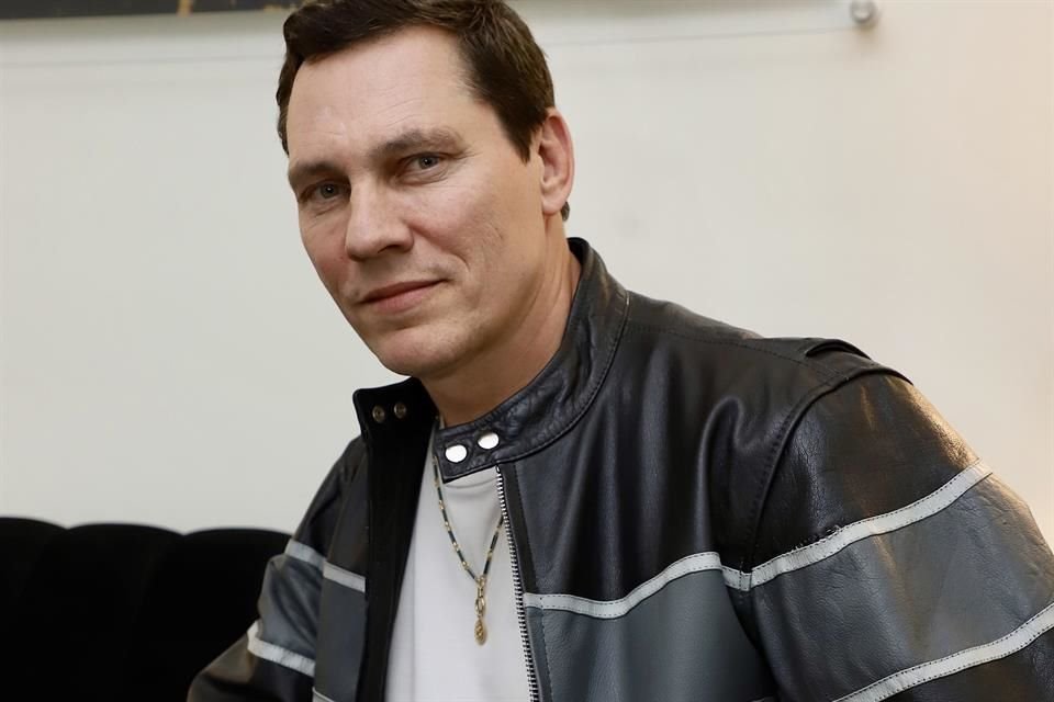 El DJ Tiësto honró el amor que le tiene a México con un mega show para 25 mil personas en el Palacio de los Deportes.