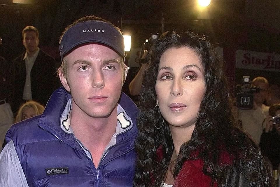 La sobredosis de Elijah llega poco después de que su esposa, Marieangela King, de 37 años, le entregara los papeles del divorcio.