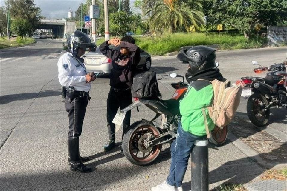 En el primer semestre del 2025 suman más de 30 mil sanciones a conductores de auto y detuvieron a más de 7 mil motociclistas en Jalisco.