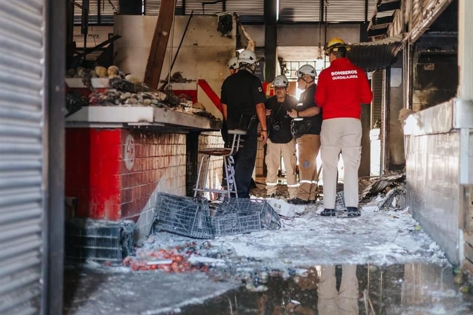 Comerciantes del mercado Plutarco Elías Calles quedaran exentos del pago de derechos, multas y recargos, como apoyo tras incendio de enero.