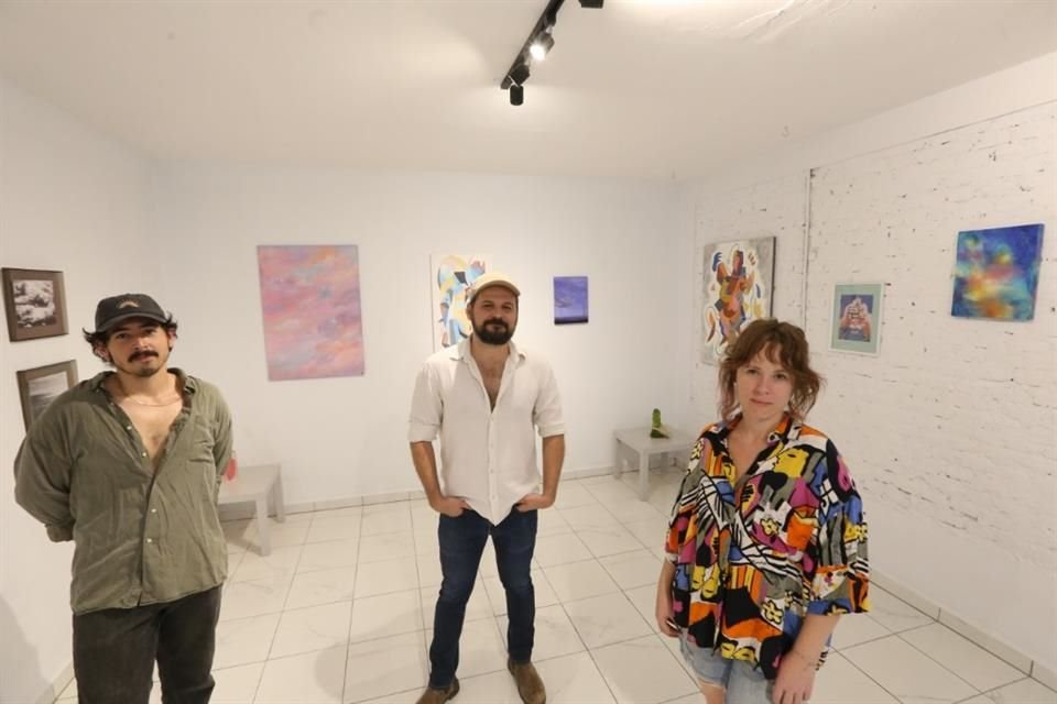 Amor, resistencia y ternura componen la muestra 'Caleidoscopia', que reúne obras de ocho artistas en la galería del Estudio Taller Mutante.
