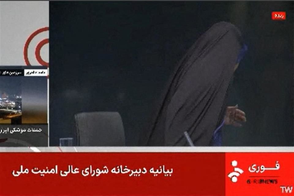 Las instalaciones de la televisión iraní fue atacada durante una transmisión en vivo.