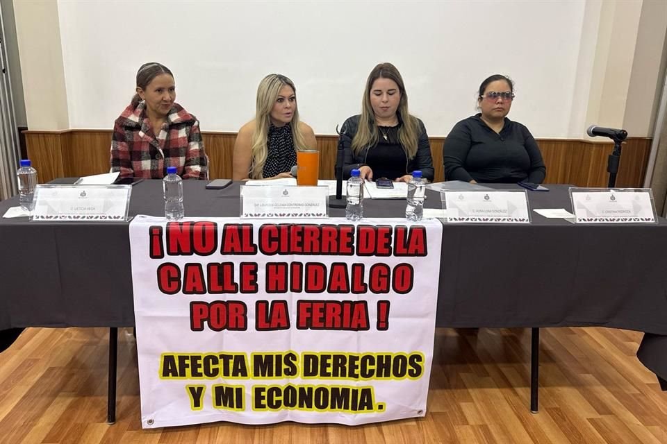 Celenia Contreras (segunda de izq a der), diputada de MC advirtió afectación si Fiestas Patronales de Tlaquepaque cambian de sede.
