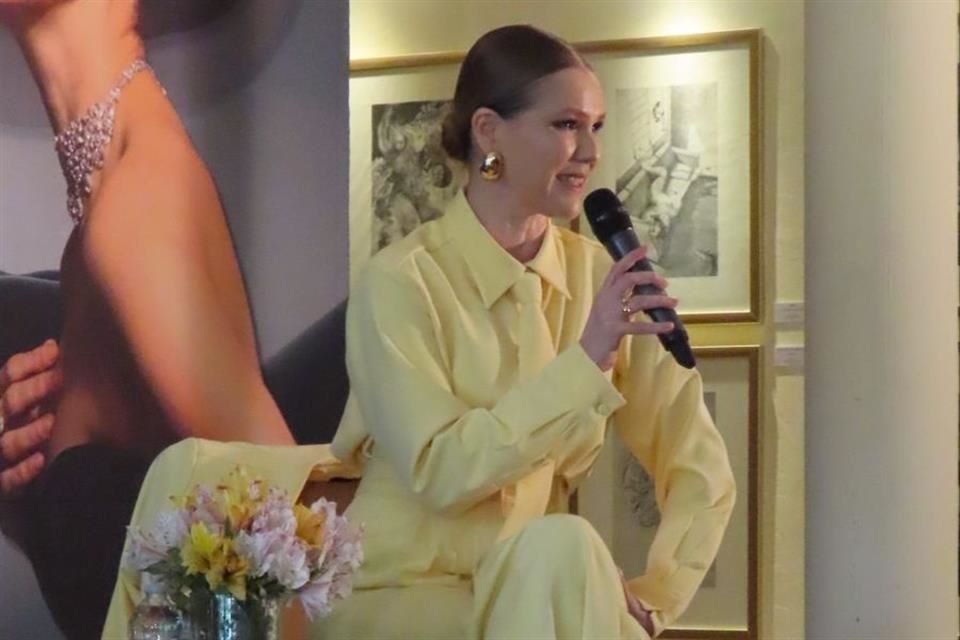 La tamaulipeca de 40 años convocó a medios este lunes en El Cantoral, en donde dará su show 'Acústico', con composiciones propias que llegaron de experiencias personales y 'prestadas'.