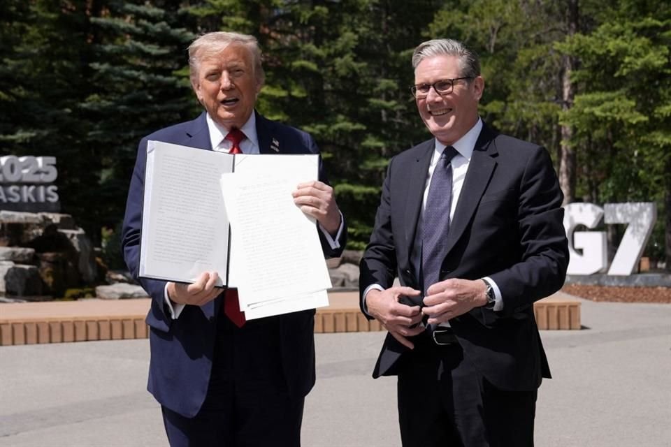 El Presidente Donald Trump junto al Primer Ministro Keir Starmer durante la Cumbre del G7 en Canadá.