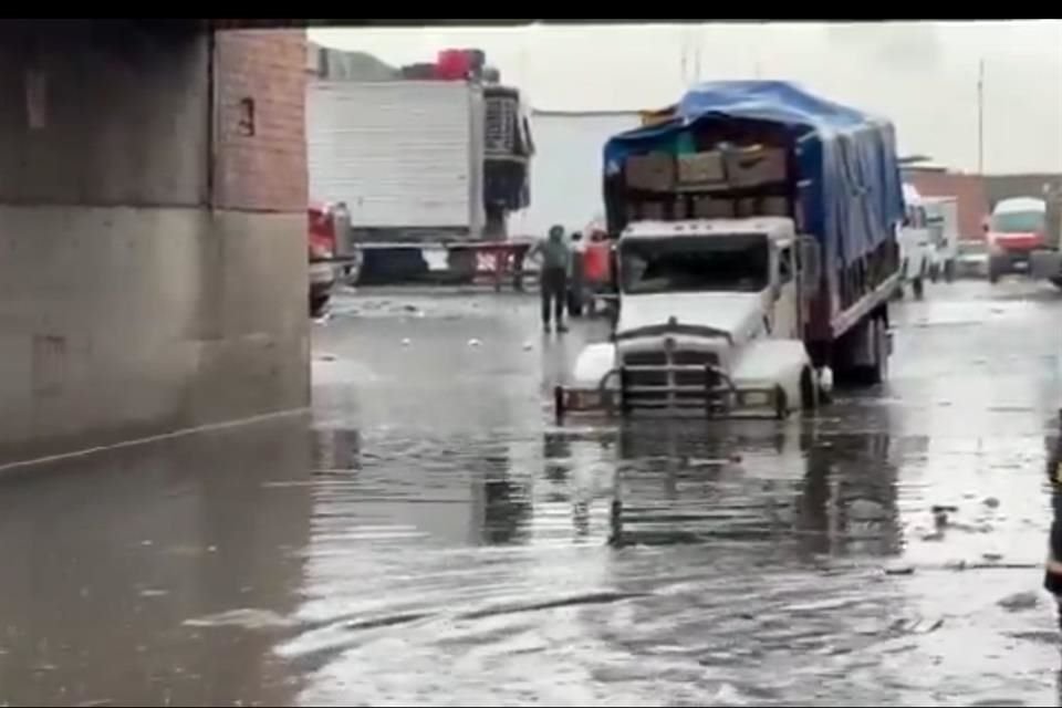 En la Central de Abasto se registran encharcamientos por las precipitaciones.