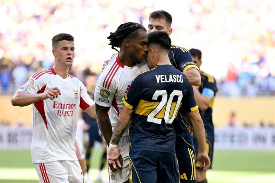 El mediocampista Renato Sanches mostró carácter, pero pronto vio la amarilla y su DT decidió sacarlo de la cancha.
