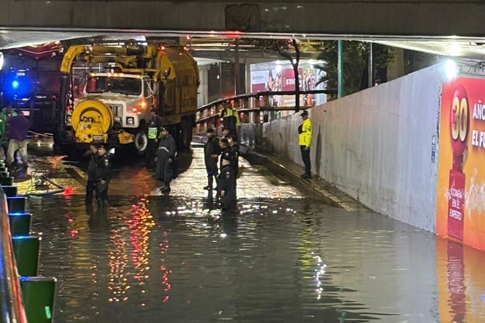 Una nueva inundación afectó el bajo puente de Viaducto y Circuito Interior.