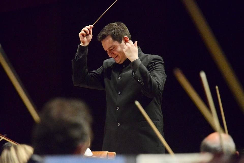 El director y contratenor mexicano toma la estafeta de Arthur Fagen, quien durante dos décadas ocupó el cargo y ahora fue designado como director musical emérito.